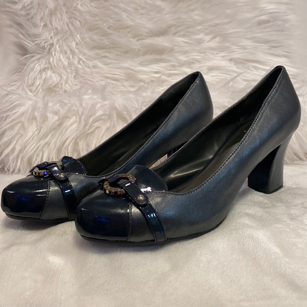 Monet Blue Gray Leather Italian Pump